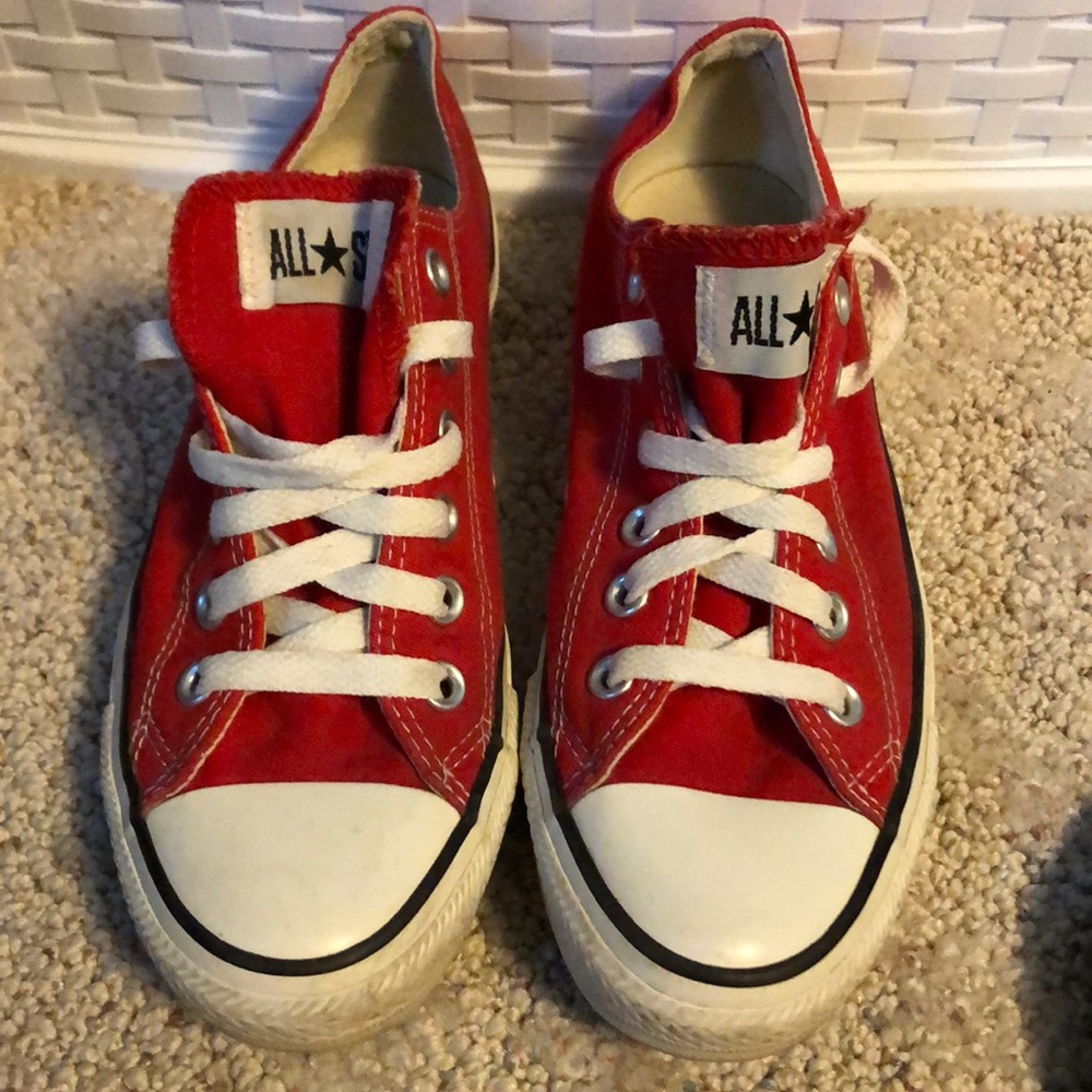 Red converse!!